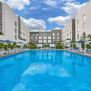Express By Marriott Aeropuerto Riviera Hotel